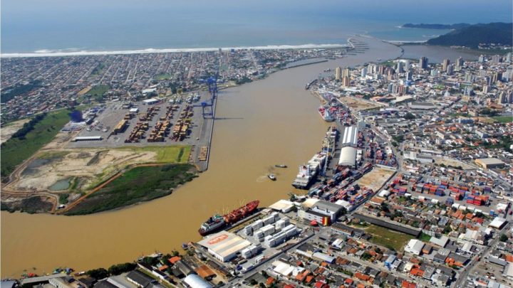 Bombeiro desaparece no mar ao tentar salvar corpo de pescador em SC