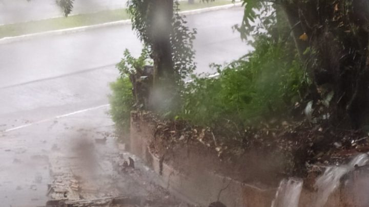 Vídeo: vendaval e chuva forte causam estragos em Dionísio Cerqueira