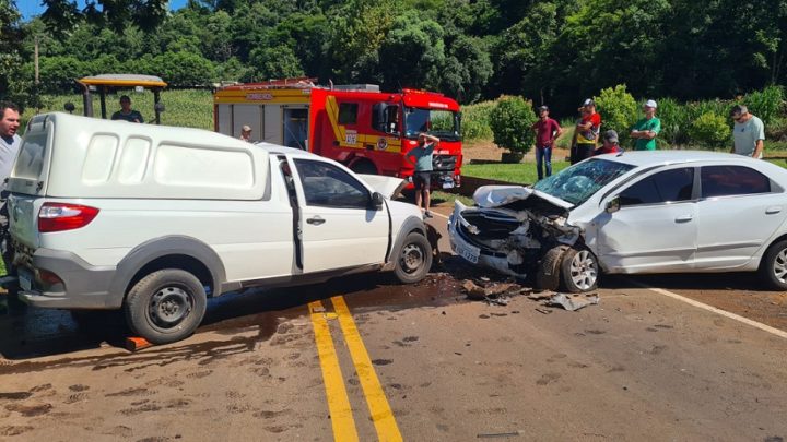 Imagens: acidente envolvendo dois carros na SC 160, deixa condutor com fraturas pelo corpo