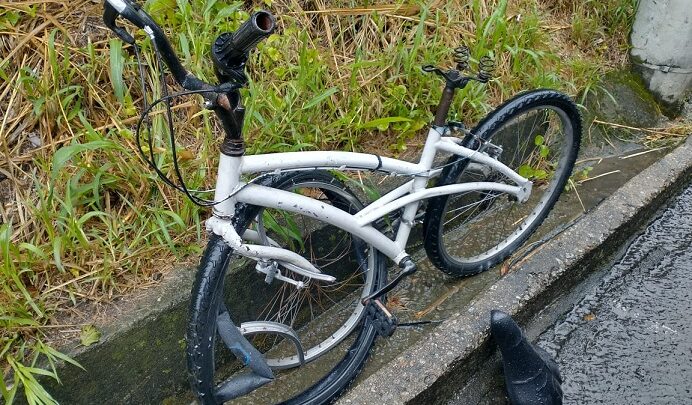 Colisão entre carro e bicicleta deixa homem gravemente ferido em SC