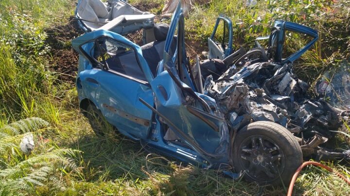 Grave colisão entre carro e micro-ônibus deixa homem morto em Criciúma