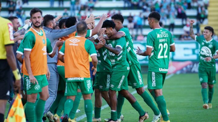 Chapecoense vence Londrina por 3 a 0 na Arena Condá