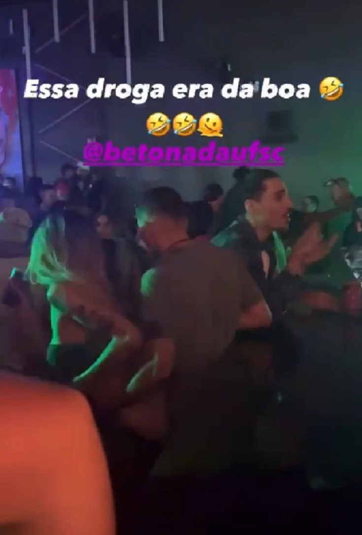 Casal é flagrado tendo relações sexuais durante festa universitária em SC Notícias Chapecó Org