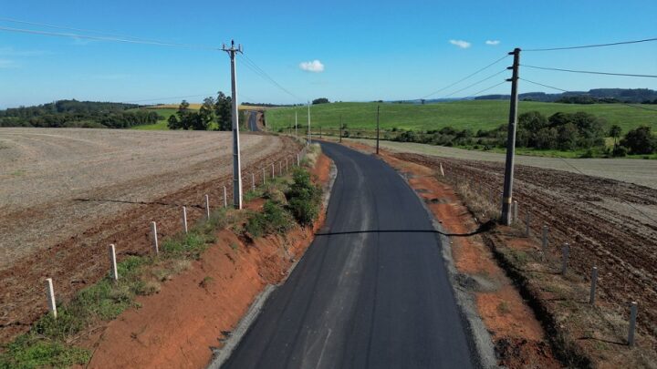 Vídeo: pavimentação rural na linha Cachoeira está 90% concluída em Chapecó