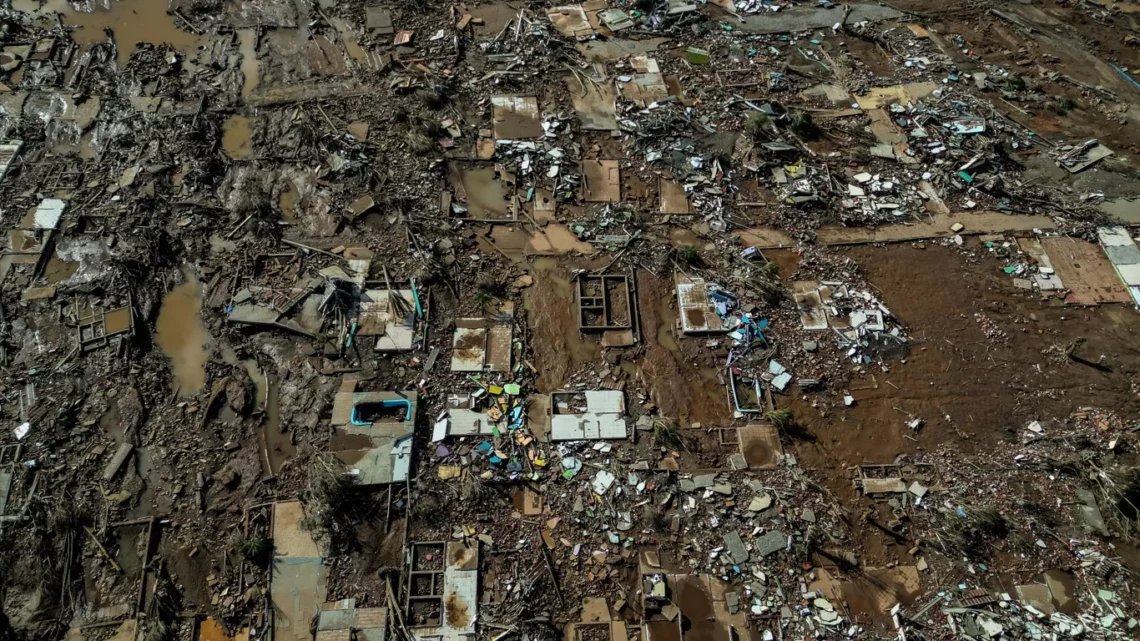 Enchente varre cidade gaúcha do mapa; veja as fotos da devastação