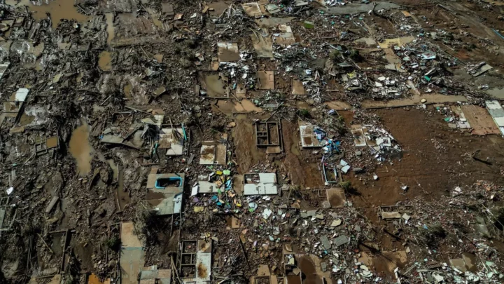 Enchente varre cidade gaúcha do mapa; veja as fotos da devastação