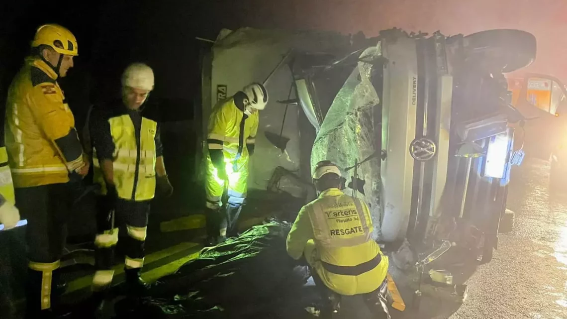 Homem morre em grave acidente envolvendo quatro caminhões na BR-116