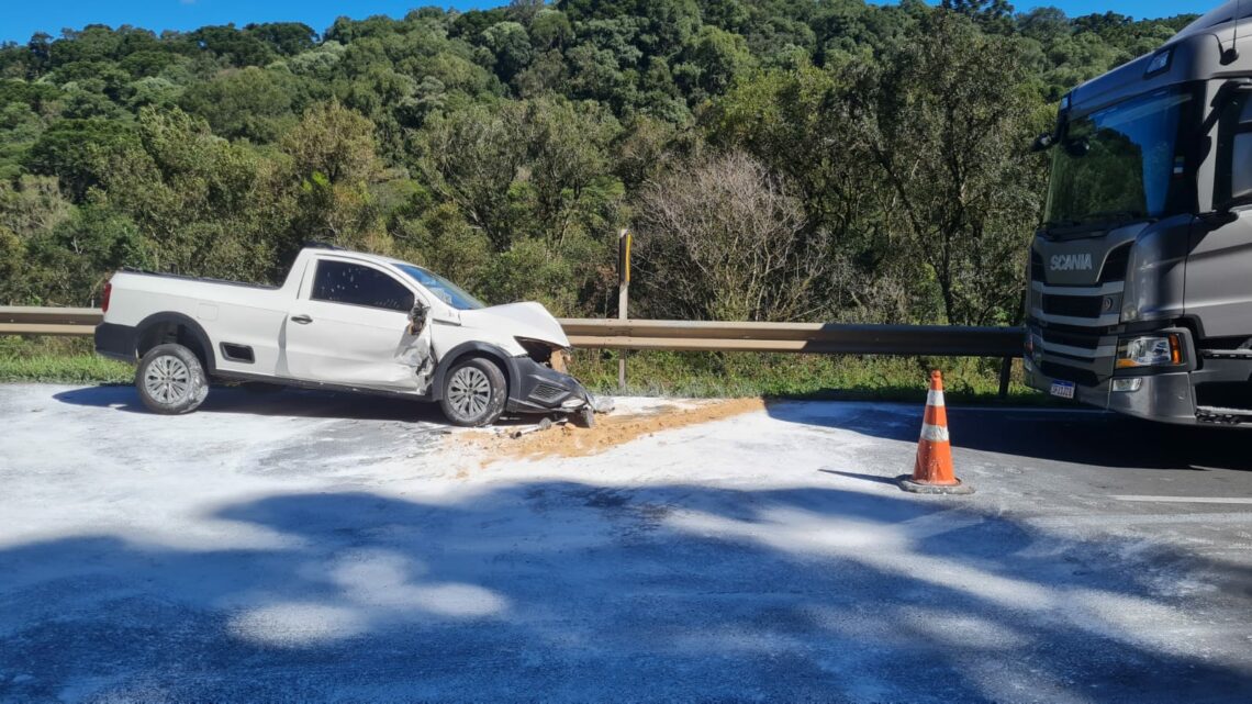 Colisão envolve três veículos na BR-282 em Ponte Serrada