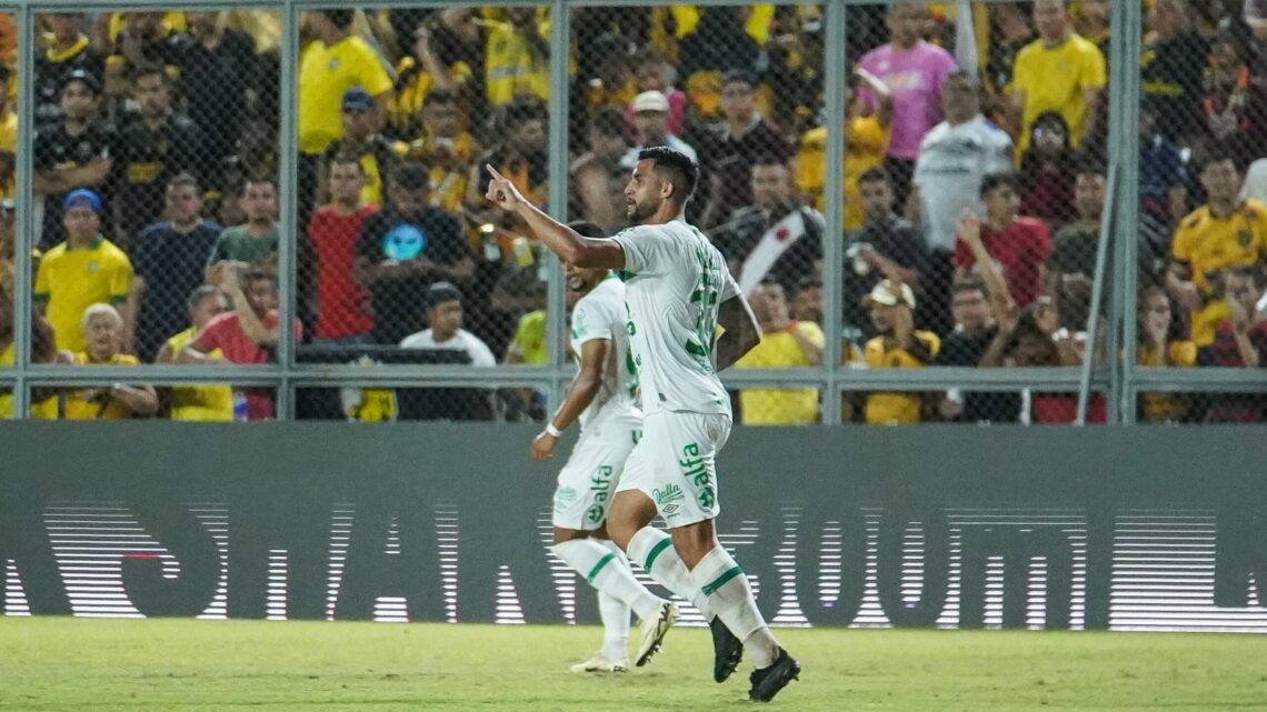 Com gol de Bruno Leonardo, Chape vence o Amazonas fora de casa