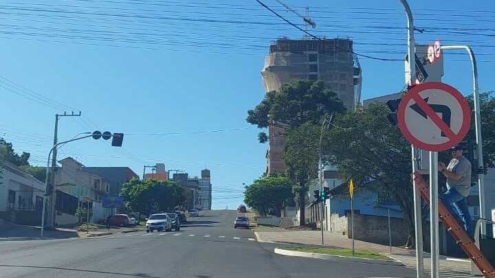 Novo semáforo no Prolongamento Sul da Getúlio Vargas