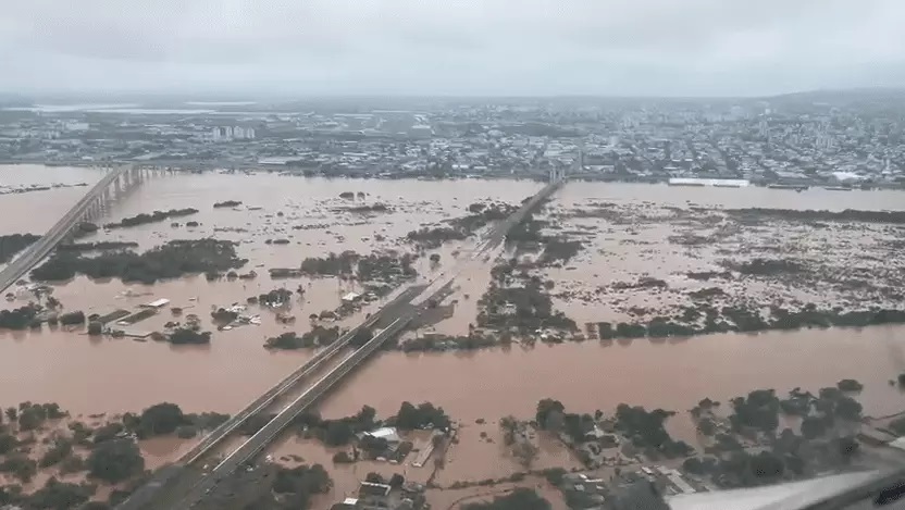 Nível do Guaíba volta a subir e inunda ruas de Porto Alegre