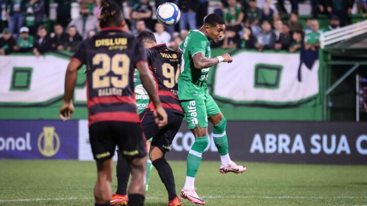 Chapecoense disputa até o final e empata com Sport na Arena Condá