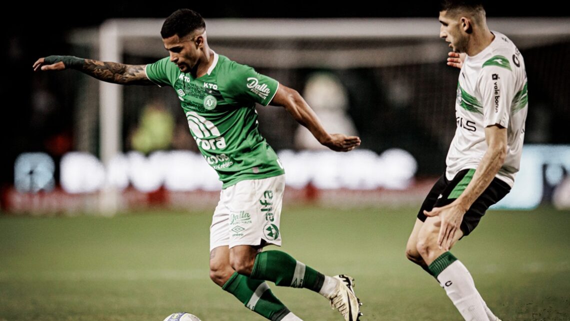 Chapecoense é superada pelo Coritiba no Couto Pereira