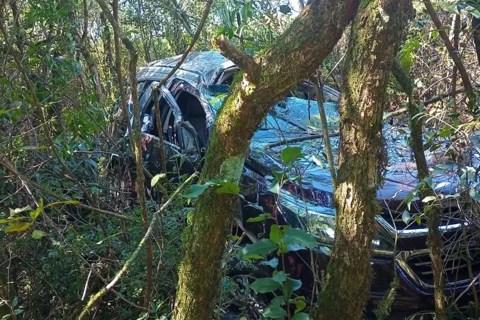 Grave acidente em Campos Novos: homem tem braço arrancado em capotamento