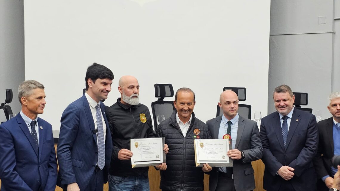 Policiais Civis de Chapecó são promovidos e homenageados por atos de bravura