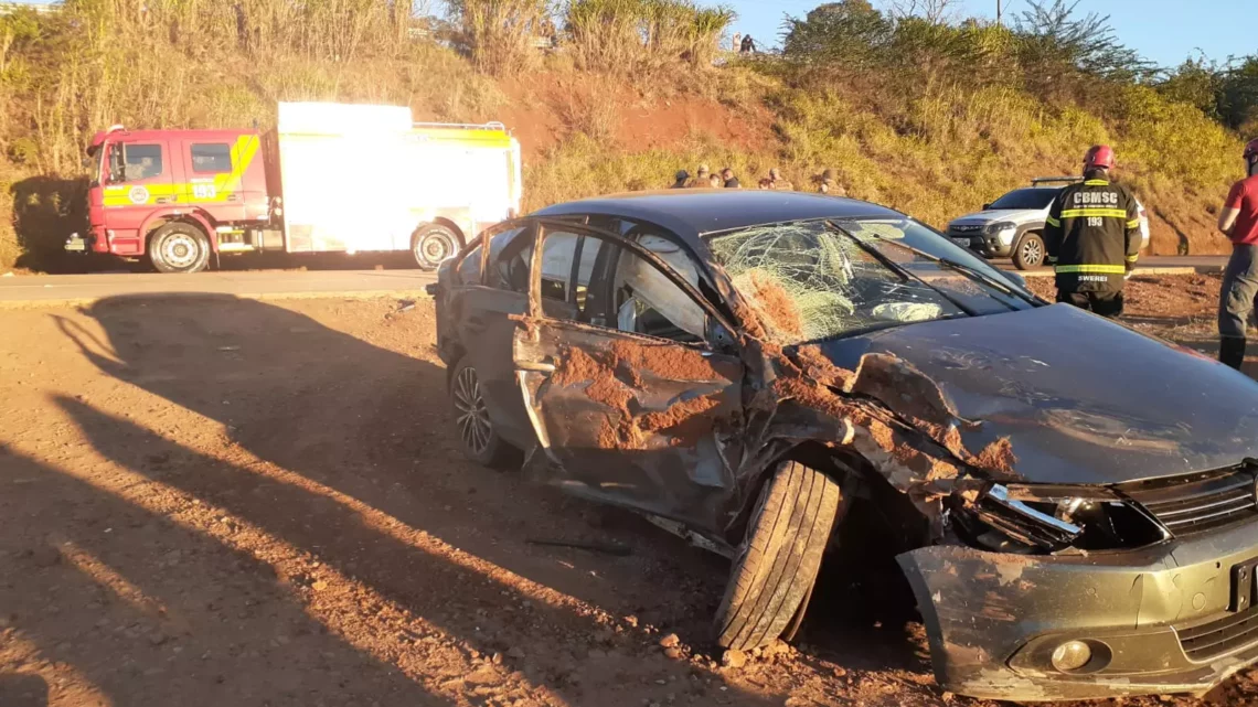 Jovem morre em acidente após ser ejetado do carro na BR-163