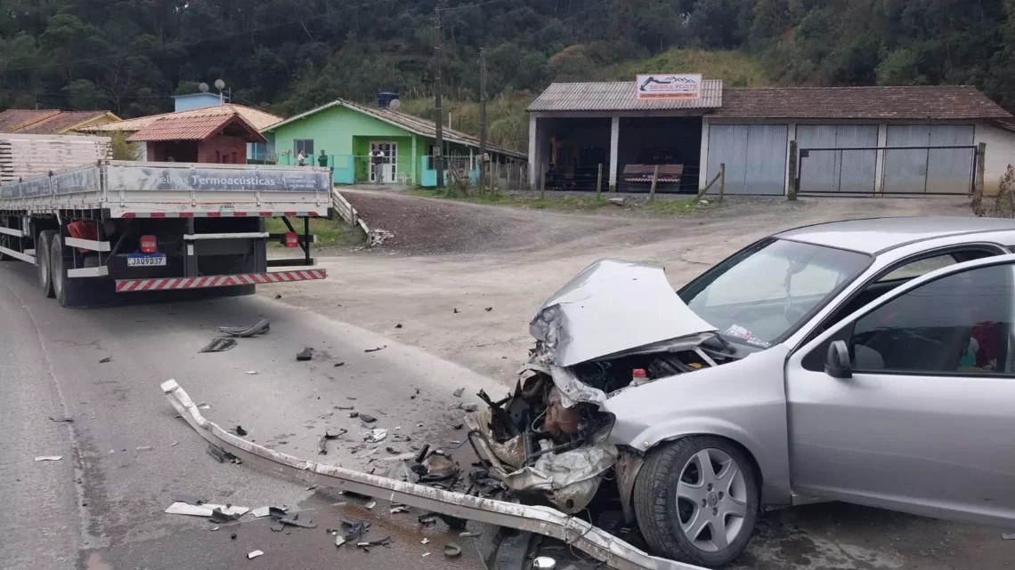 Mulher sem carteira de motorista causa acidente em Urubici