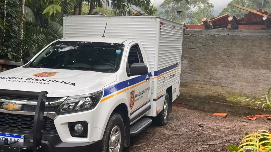 Telhado de construção cai e mata trabalhador em Blumenau