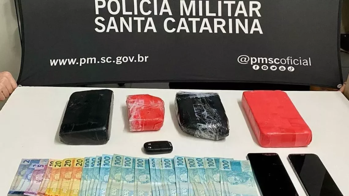 Traficante de drogas é preso com mais de 3kg de cocaína em SC