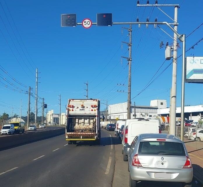 Equipamento de fiscalização eletrônica é instalado na Leopoldo Sander em Chapecó