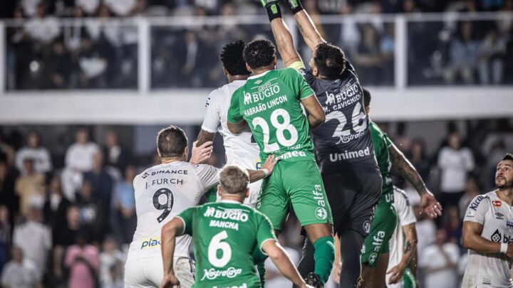 Chapecoense perde pro Santos na Vila Belmiro nos últimos minutos