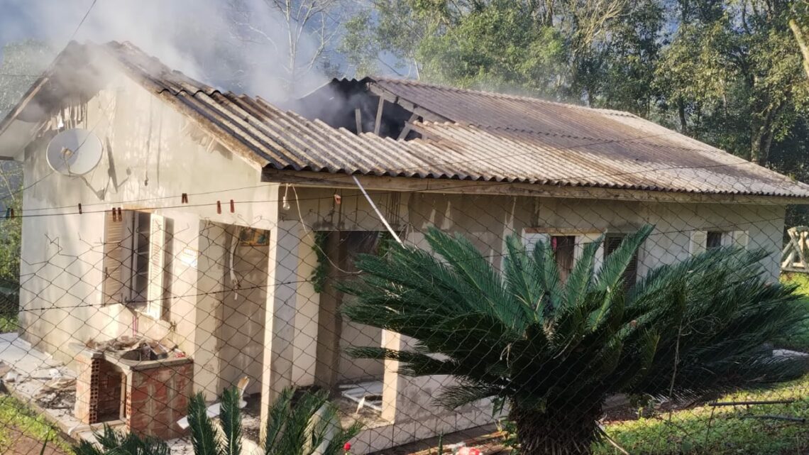 Incêndio mobiliza Corpo de Bombeiros no Oeste de Santa Catarina