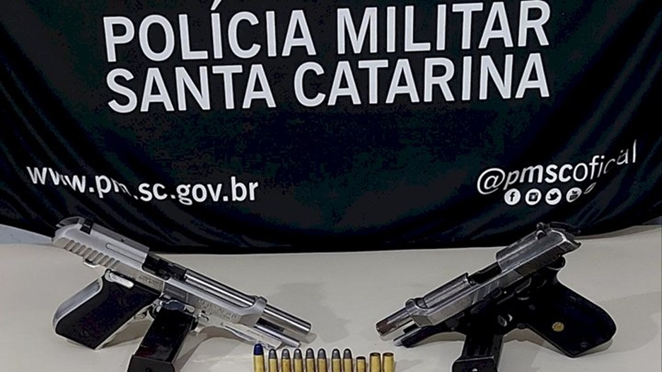 Duas armas de fogo são apreendidas em ocorrência de perturbação em Chapecó