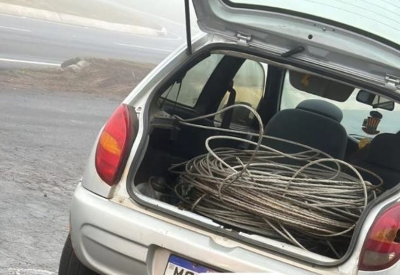 Veículo com fita isolante na placa é flagrado em Faxinal dos Guedes