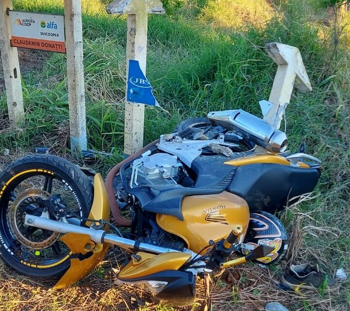 Motociclista fica ferido após caminhão passar sobre o pé dele na SC-155