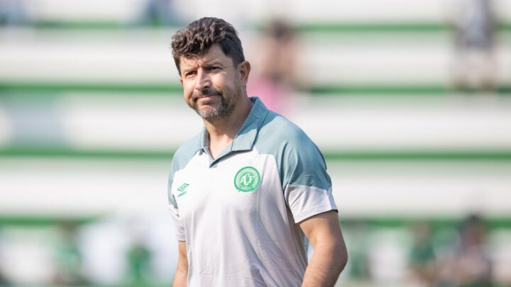 Chapecoense demite técnico Tcheco após doze dias de trabalho