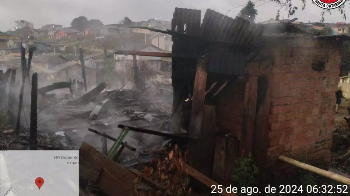 Casa é completamente destruída pelo fogo em Curitibanos