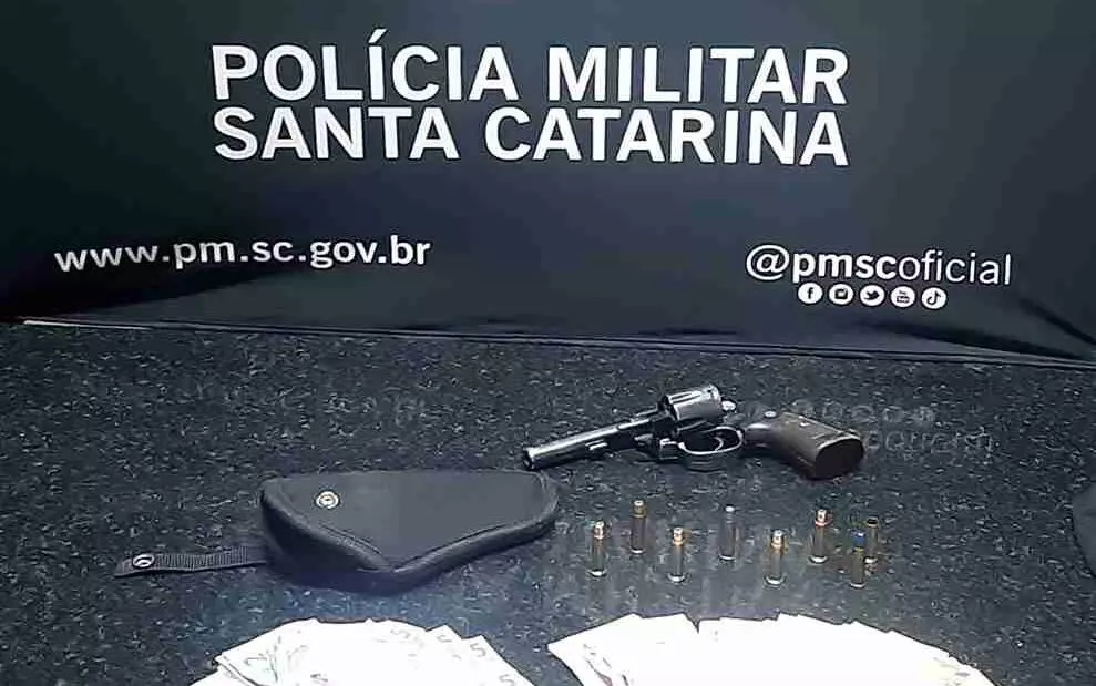 Homem é preso após disparos de arma de fogo em rua de Lages