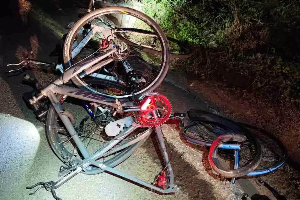 Ciclistas são atropelados em SC e motorista foge sem prestar socorro