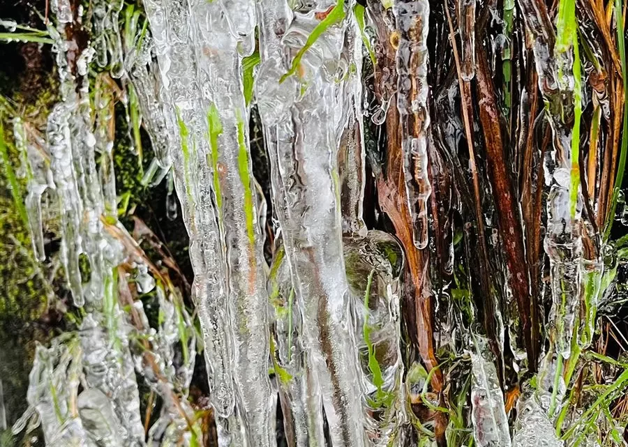 IMAGENS: frio intenso forma paisagem fenomenal com estalactites em Urupema