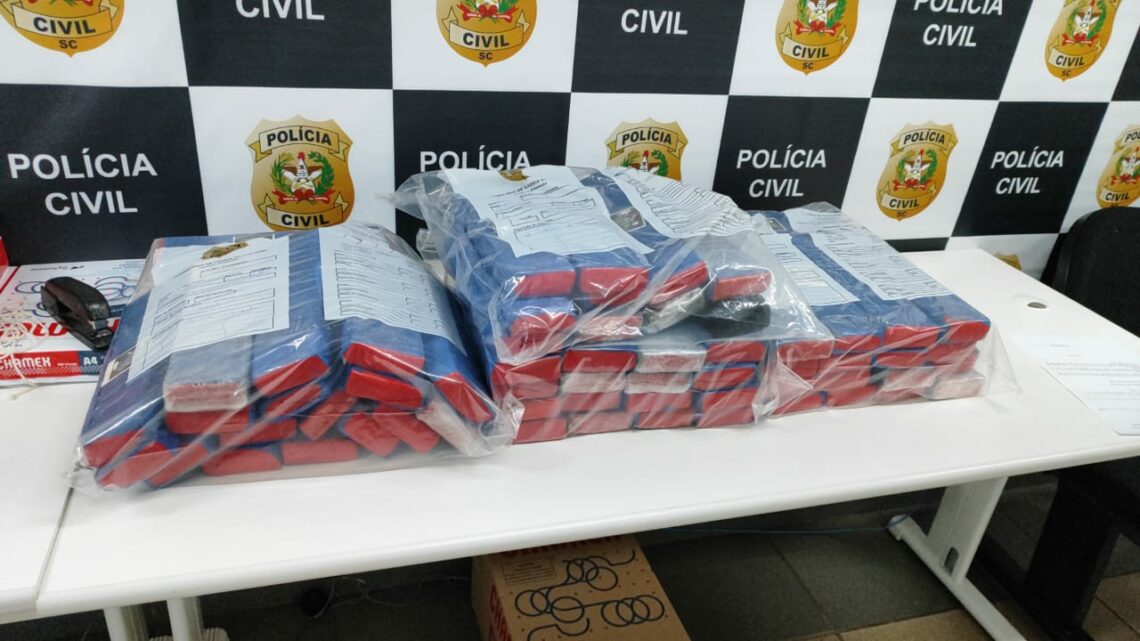 Foragido é preso com 60 kg de maconha em Ponte Serrada