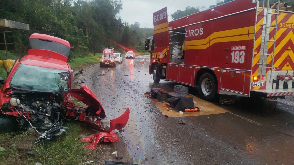 Acidente de carro mata mulher em rodovia de SC