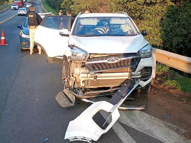 Grave acidente com quatro veículos na BR-116 resulta em uma morte