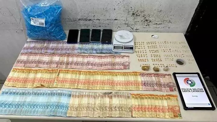 Jovem é preso com mais de 250 pedras de crack em Itapoá