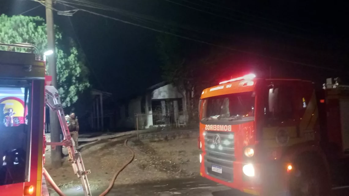 Idoso é encontrado morto em cadeira após incêndio em SC