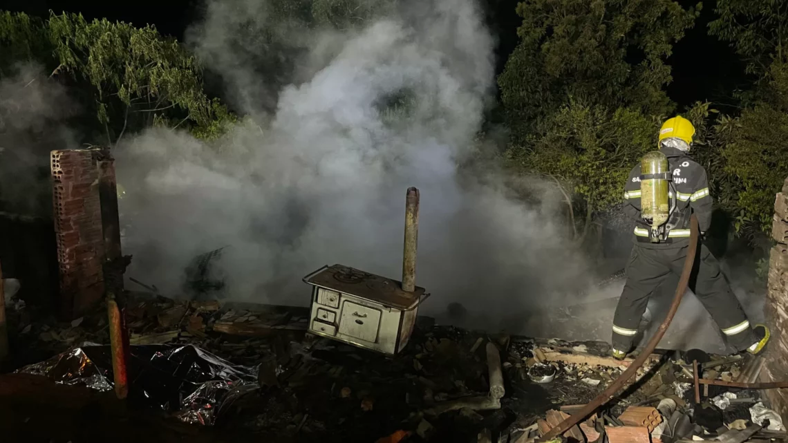 Incêndio em residência deixa uma vítima fatal em Chapecó