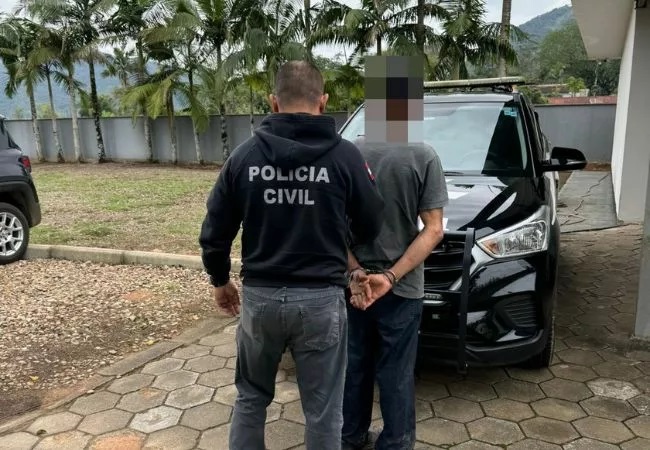 Homem investigado por estupro no ES é preso em cidade de SC