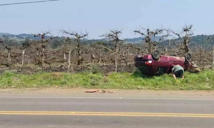 Capotamento na Serra: motorista perde o controle ao desviar de ultrapassagem proibida