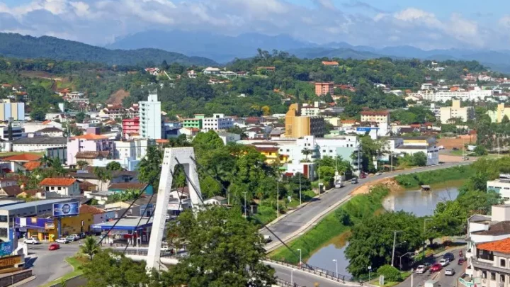 Prefeitura de SC afasta servidores acusados de agressão psicológica contra aluno