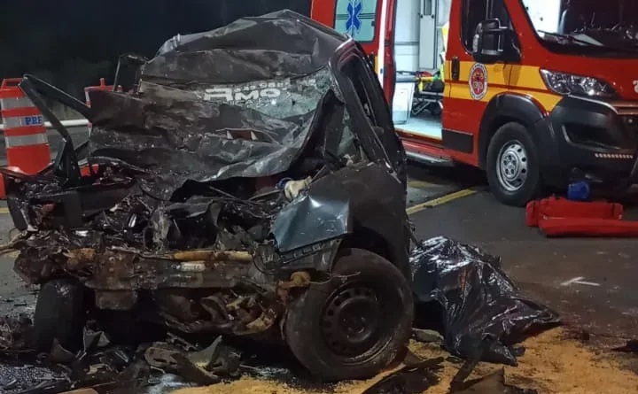 Trágico acidente entre carro e caminhão deixa uma morte na BR-282