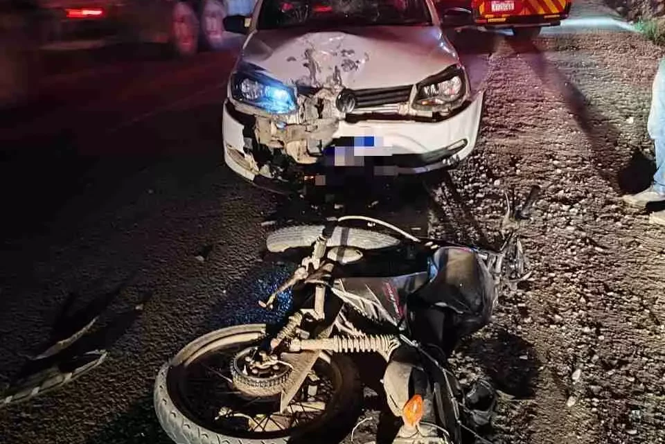 Colisão entre carro e moto deixa homem gravemente ferido em Canoinhas