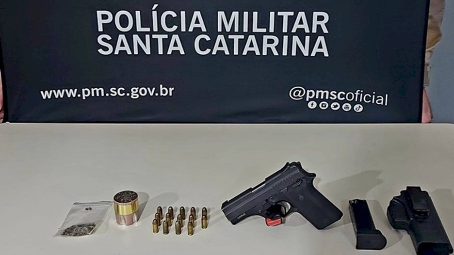 Homem é detido com arma de fogo e drogas em Chapecó