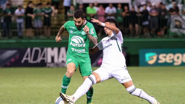 Chapecoense é goleada em casa pelo Goiás