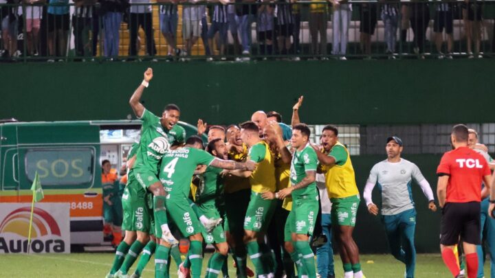 Chapecoense vence o Santos de virada na Arena Condá pela Série B