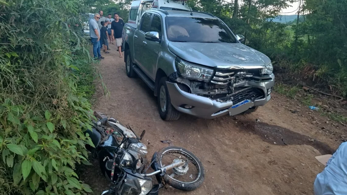 Grave acidente entre carro e motocicleta deixa jovem ferido em SC