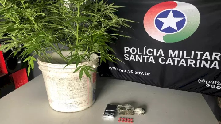 Homem é preso por ameaça e tráfico de drogas no Norte de SC